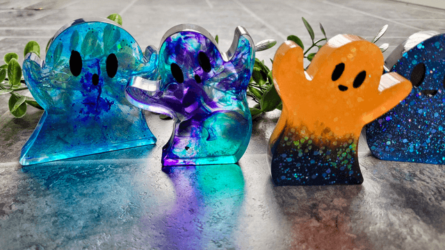 Ghost Ornament - Ripley - Clear & Blue Swirl 