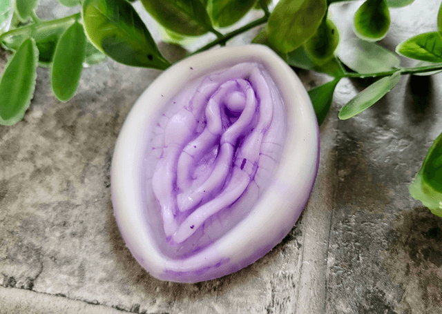 Vulva Ornaments – Various colours & designs