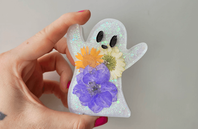 Ghost Ornament - Dried Flowers Glittery White Ghost