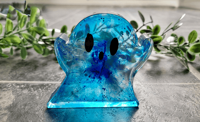 Ghost Ornament - Ripley - Clear & Blue Swirl 