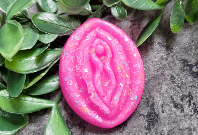 Vulva Ornaments – Various colours & designs